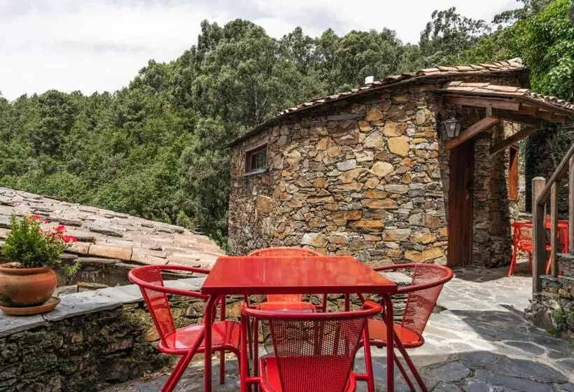 Retkeilymaja Cerdeira  Home For Creativity