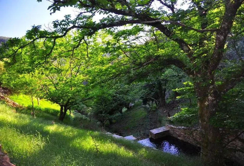 Retkeilymaja Cerdeira  Home For Creativity