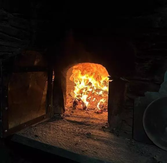 Retkeilymaja Cerdeira  Home For Creativity