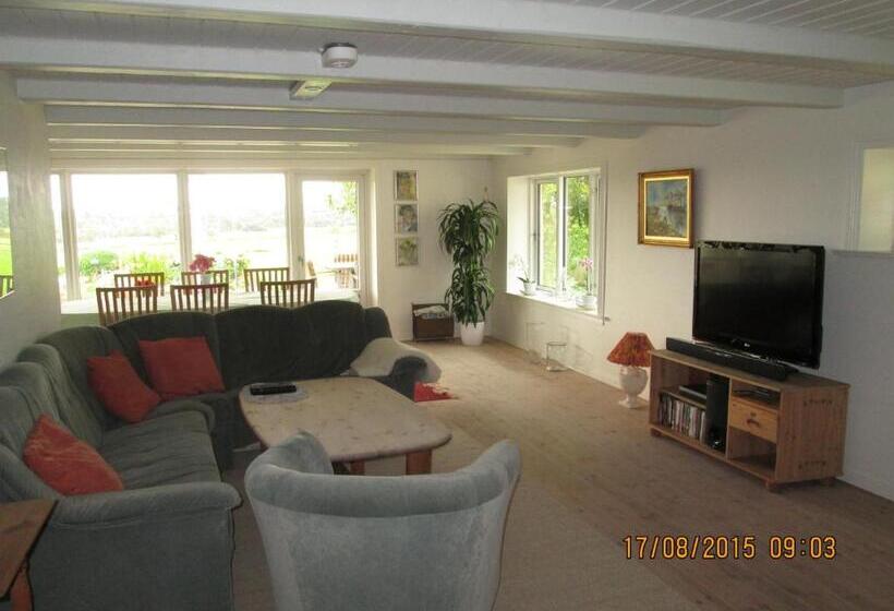 פונדק Bakkegården Homestay