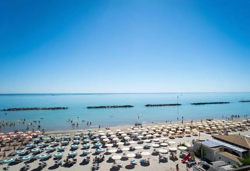 Hotelli Baia Marina