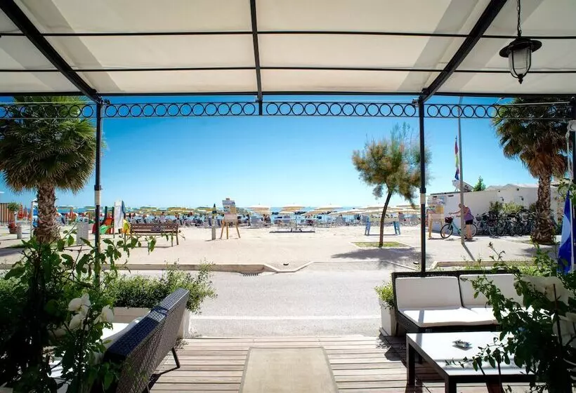 Hotelli Baia Marina