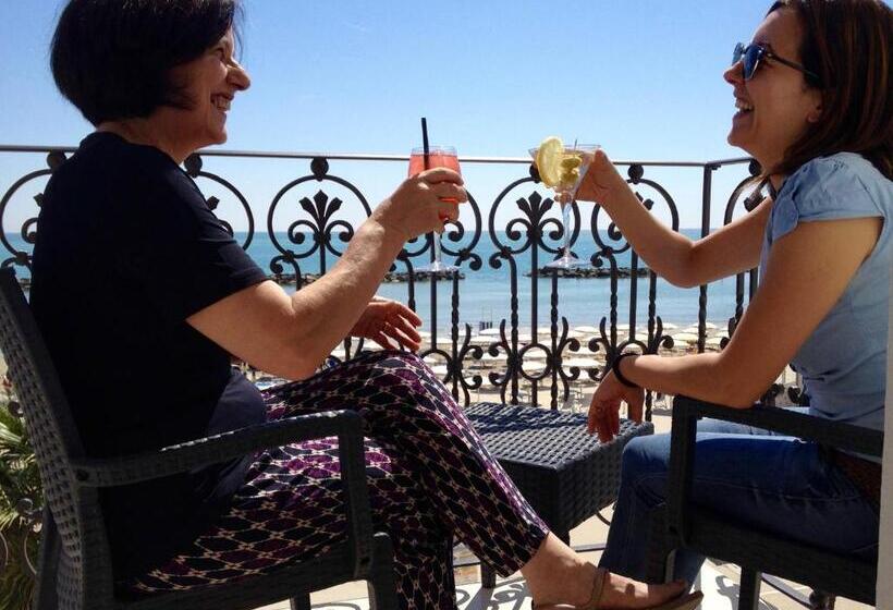 ホテル Baia Marina