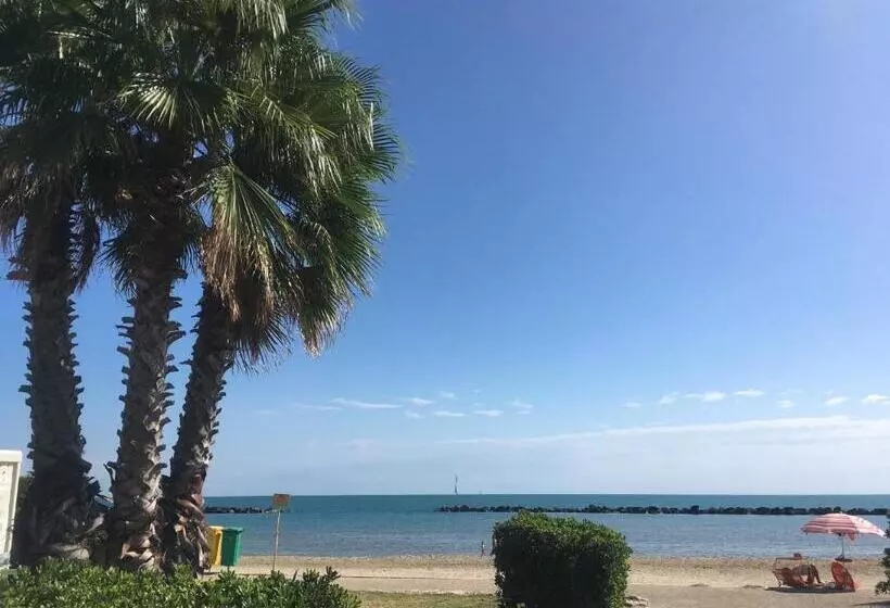 Hotelli Baia Marina