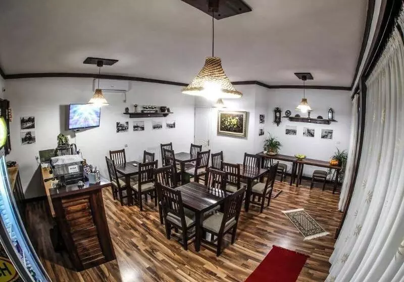 Hotel Bujtina E Bardhe