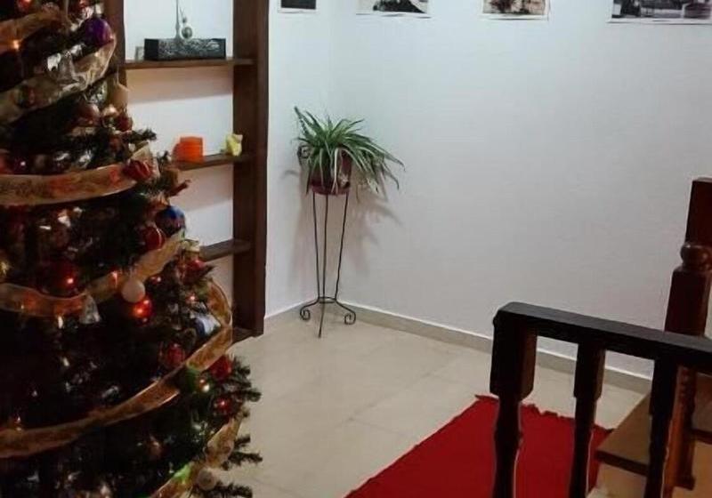 酒店 Bujtina E Bardhe