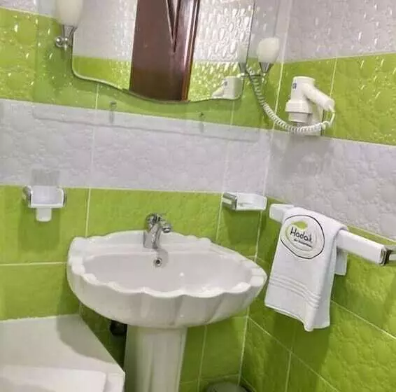 هتل Hôtel Hadaik Ain Asserdoune