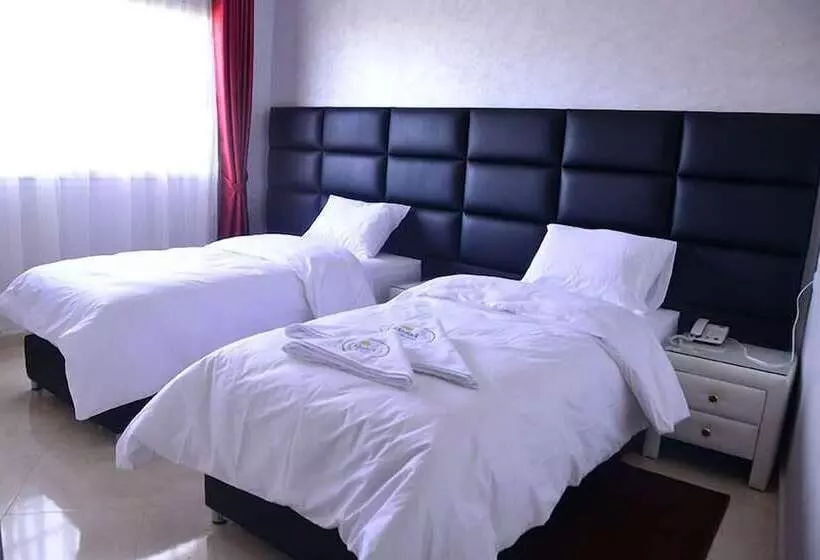 هتل Hôtel Hadaik Ain Asserdoune