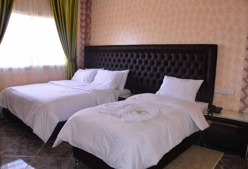 ホテル Hôtel Hadaik Ain Asserdoune