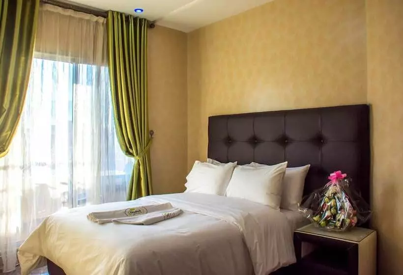 هتل Hôtel Hadaik Ain Asserdoune