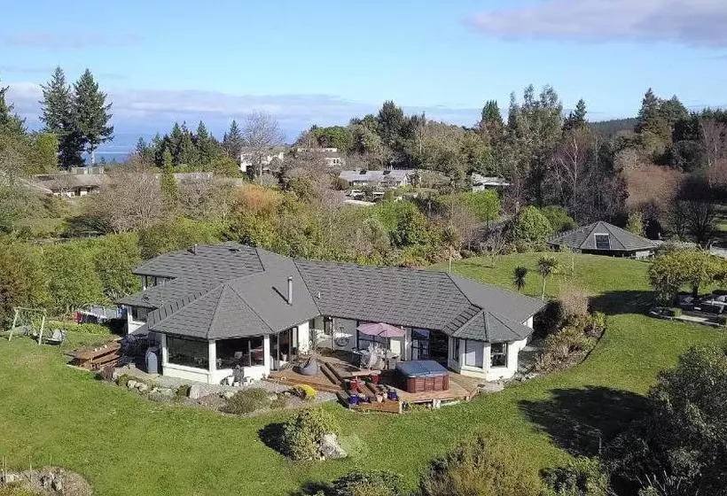 ベッドアンドブレックファースト Acacia Heights Gardens
