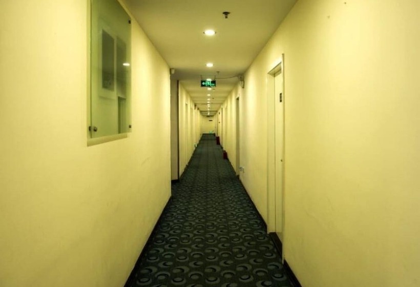 E Plus Hotel Guangzhou Baixin Branch