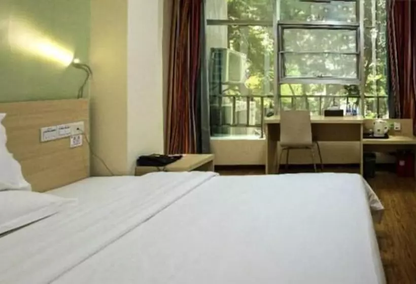 E Plus Hotel Guangzhou Baixin Branch