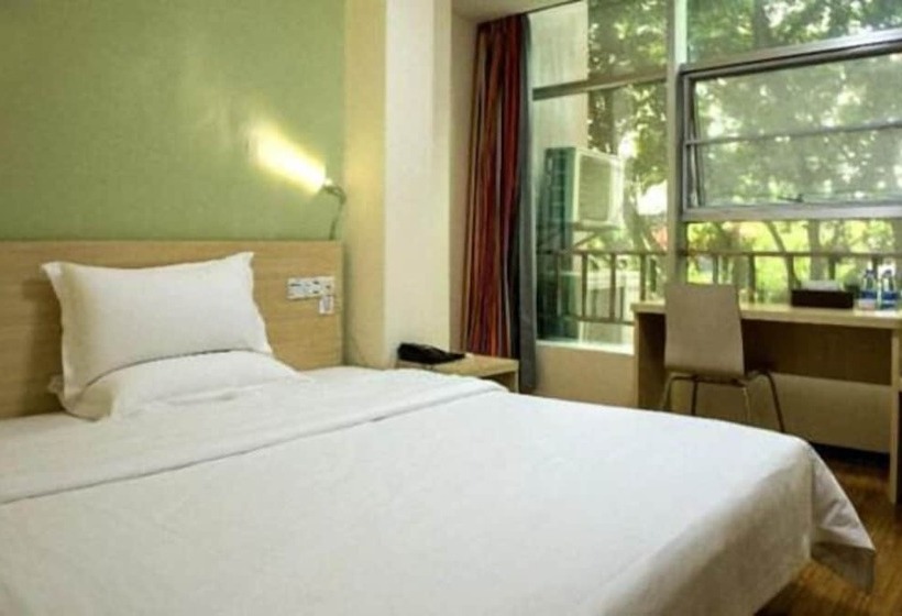 E Plus Hotel Guangzhou Baixin Branch