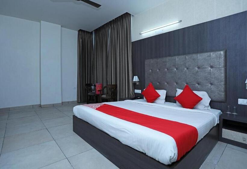 Hotel Collection O Laj Regency