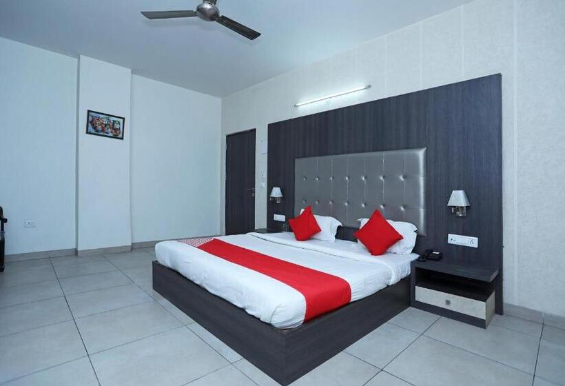 Hotel Collection O Laj Regency