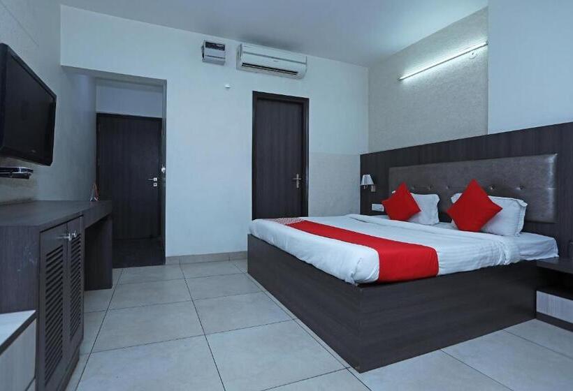 Hotel Collection O Laj Regency