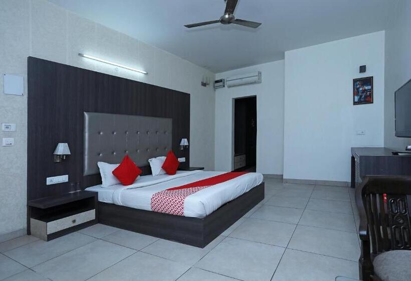 Hotel Collection O Laj Regency