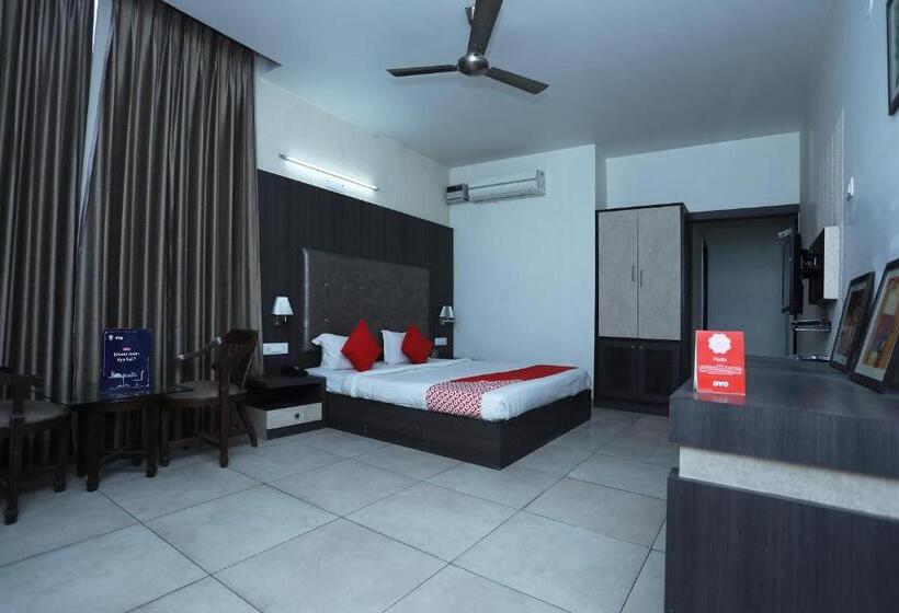 Hotel Collection O Laj Regency
