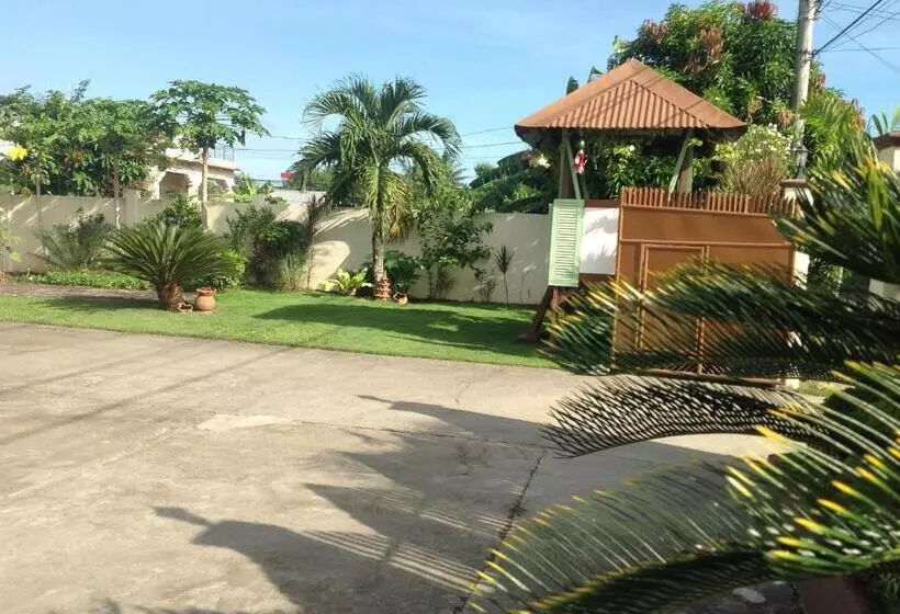 هتل Danel Pensionne House