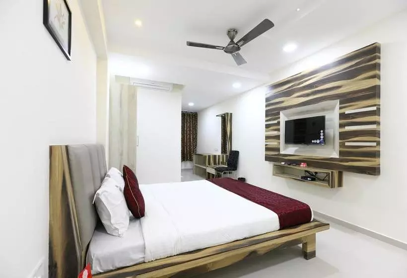 ホテル Oyo 7131 Amrita Inn