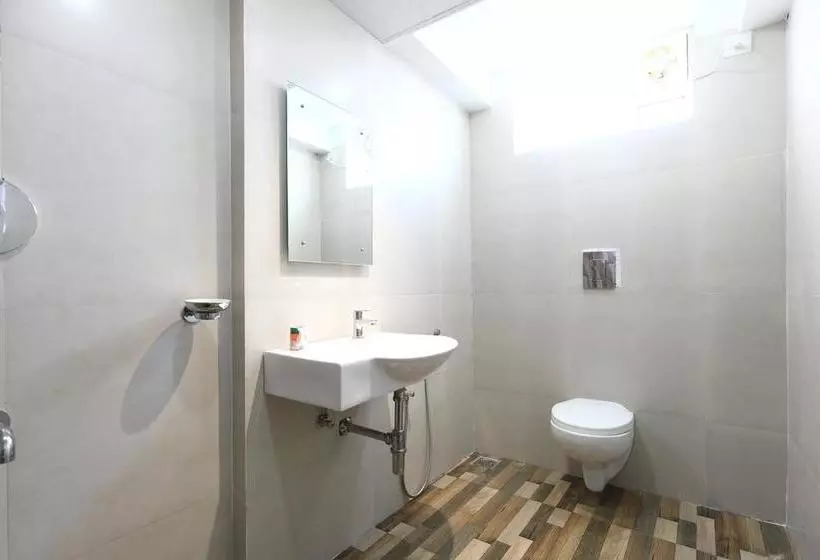 ホテル Oyo 7131 Amrita Inn