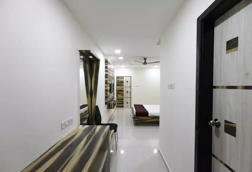ホテル Oyo 7131 Amrita Inn