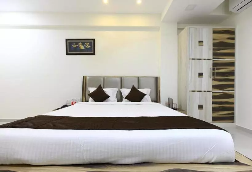 ホテル Oyo 7131 Amrita Inn