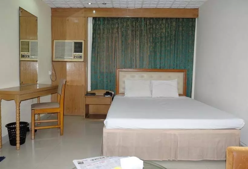 هتل Saint Martin Ltd