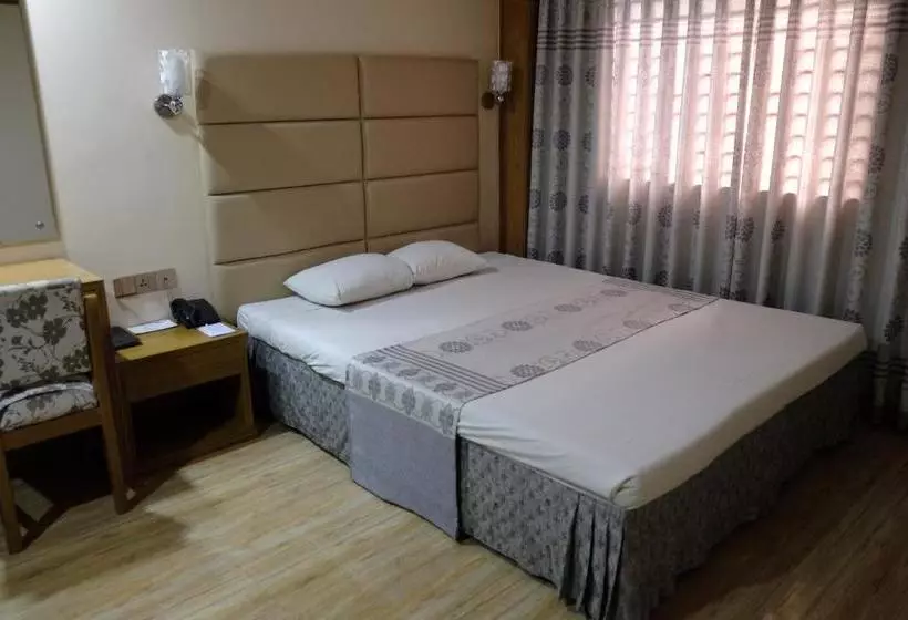 هتل Saint Martin Ltd