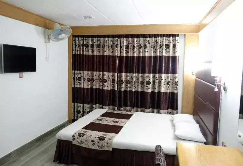 هتل Saint Martin Ltd