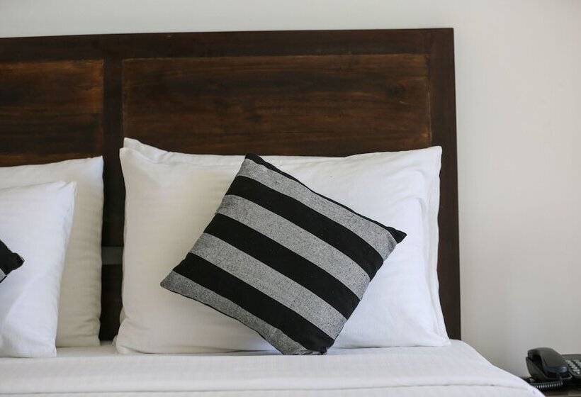 Отель Twenty Two Binaweli