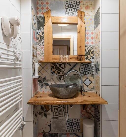 هاستل Central Bled House