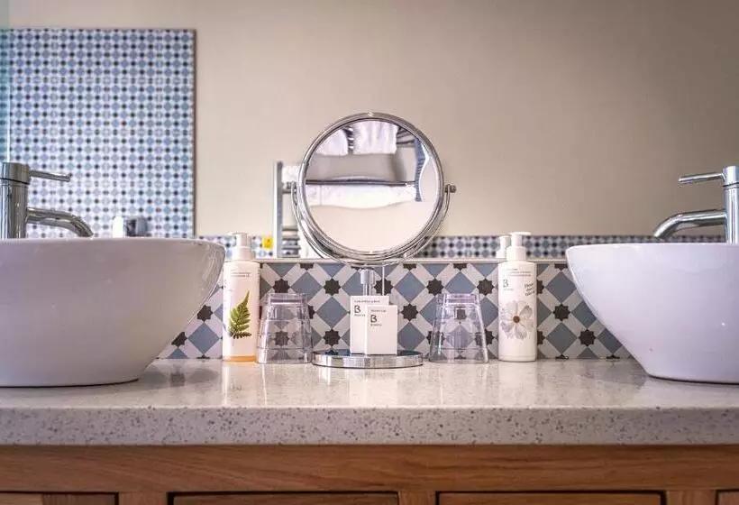 ベッドアンドブレックファースト The Globe Inn