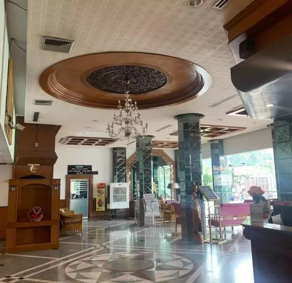 Hotelli Golden Grand