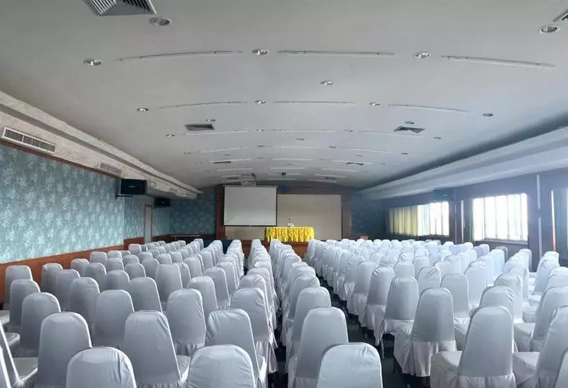 Hotelli Golden Grand