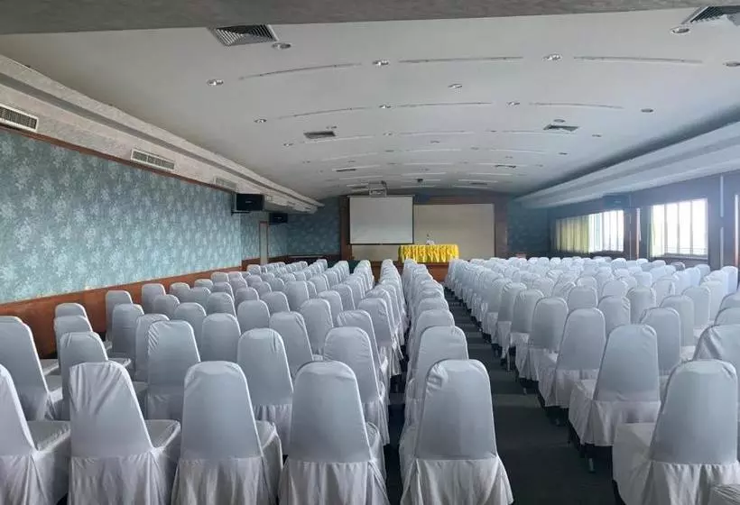 Hotelli Golden Grand