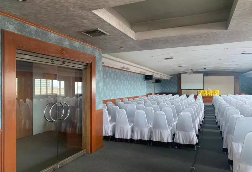 Hotelli Golden Grand