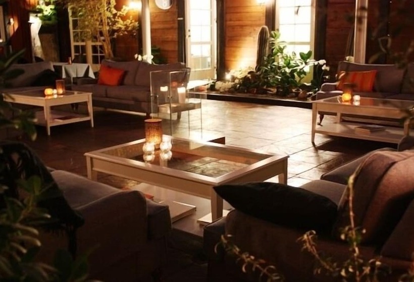 호텔 åhus Gästgivaregård