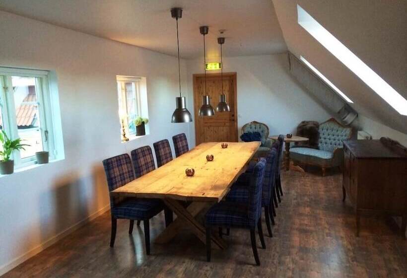 호텔 åhus Gästgivaregård