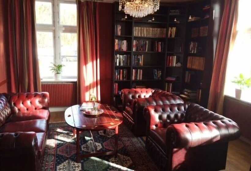 호텔 åhus Gästgivaregård