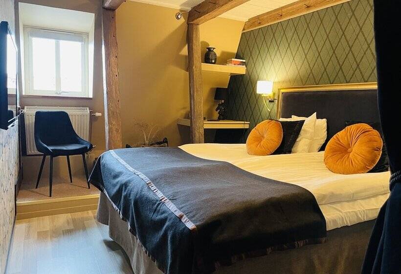 호텔 åhus Gästgivaregård