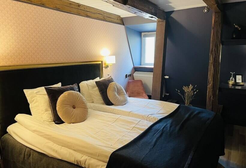 호텔 åhus Gästgivaregård