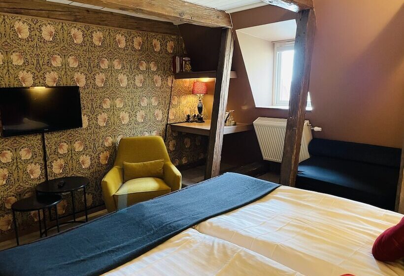 호텔 åhus Gästgivaregård