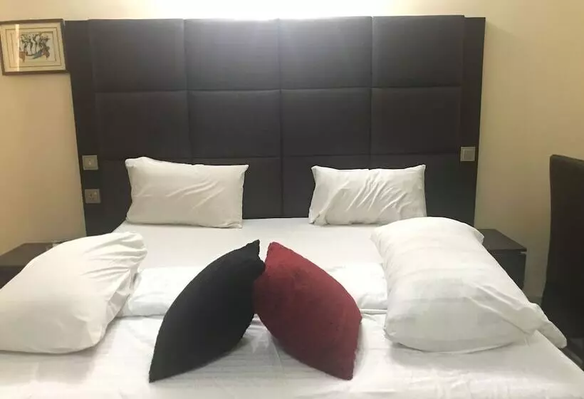 هتل Nondon International