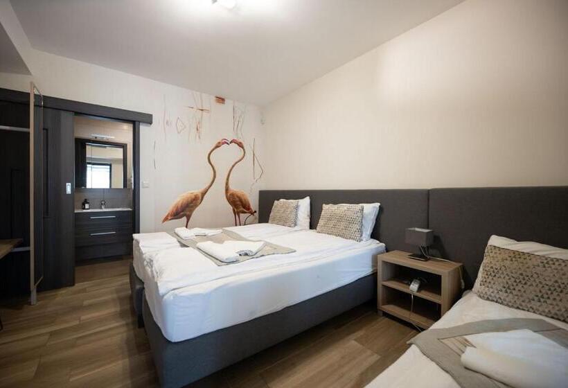 مبيت وإفطار Flamingó Panzió és Borház