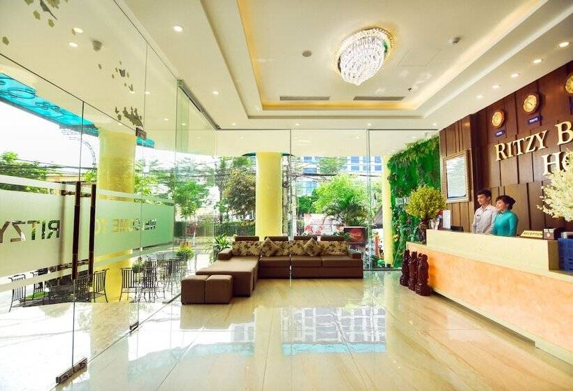 Ritzy Boutique Hotel Da Nang Beach
