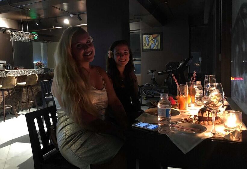 Ritzy Boutique Hotel Da Nang Beach