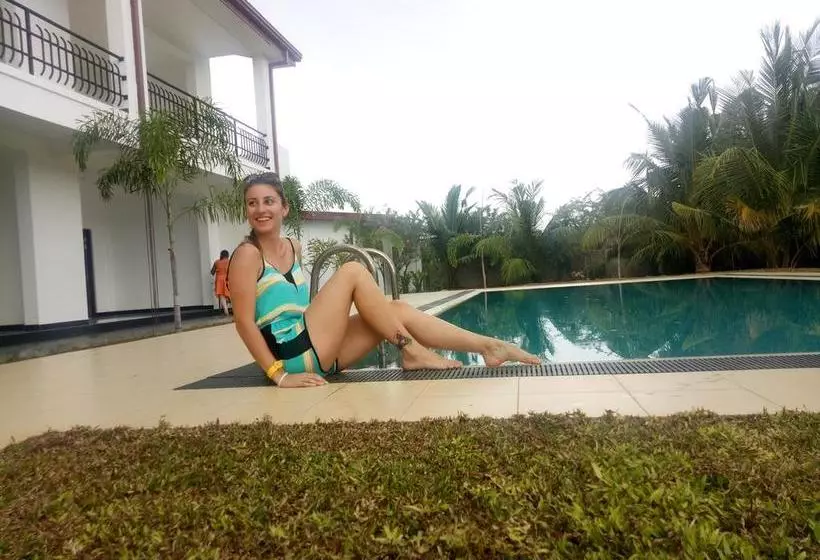 هتل Sea Lagoon Beach