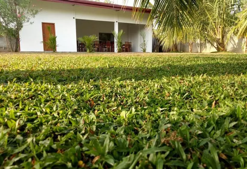 هتل Sea Lagoon Beach